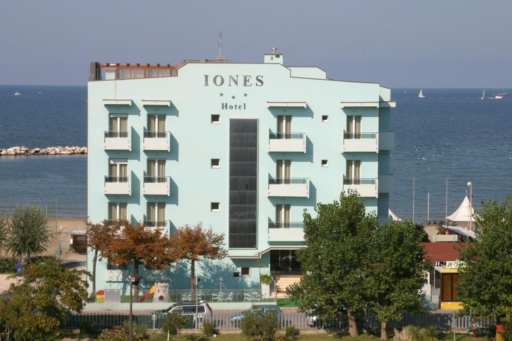 Hotel Iones Римини Екстериор снимка